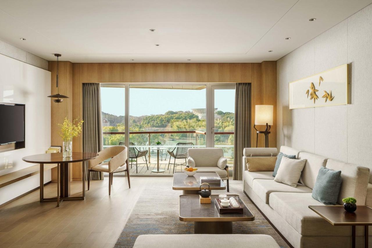 เดอะ ยูลุกซ์ เซอซาน เซี่ยงไฮ้ อะ ทรีบิวต์ พอร์ตโฟลิโอ โฮเต็ล Hotel Songjiang ภายนอก รูปภาพ