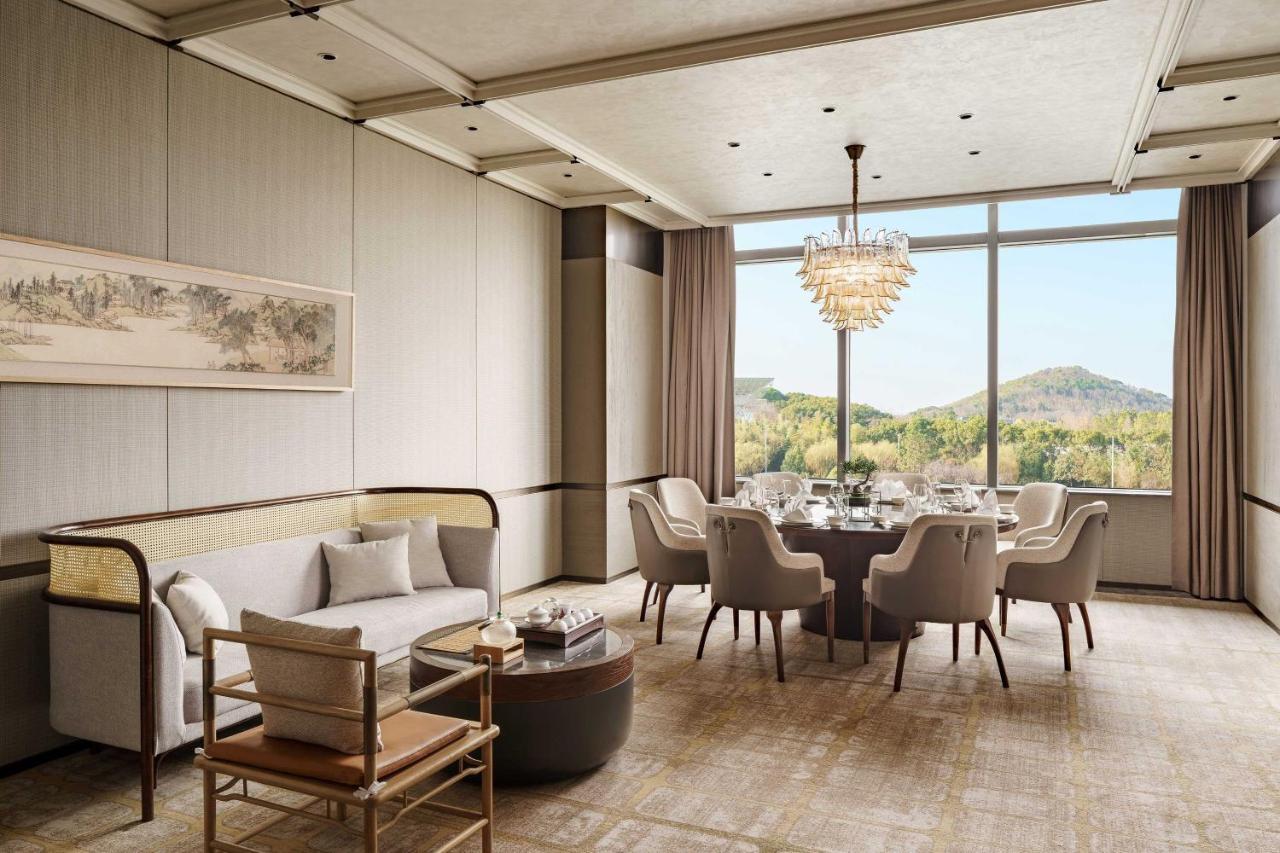 เดอะ ยูลุกซ์ เซอซาน เซี่ยงไฮ้ อะ ทรีบิวต์ พอร์ตโฟลิโอ โฮเต็ล Hotel Songjiang ภายนอก รูปภาพ