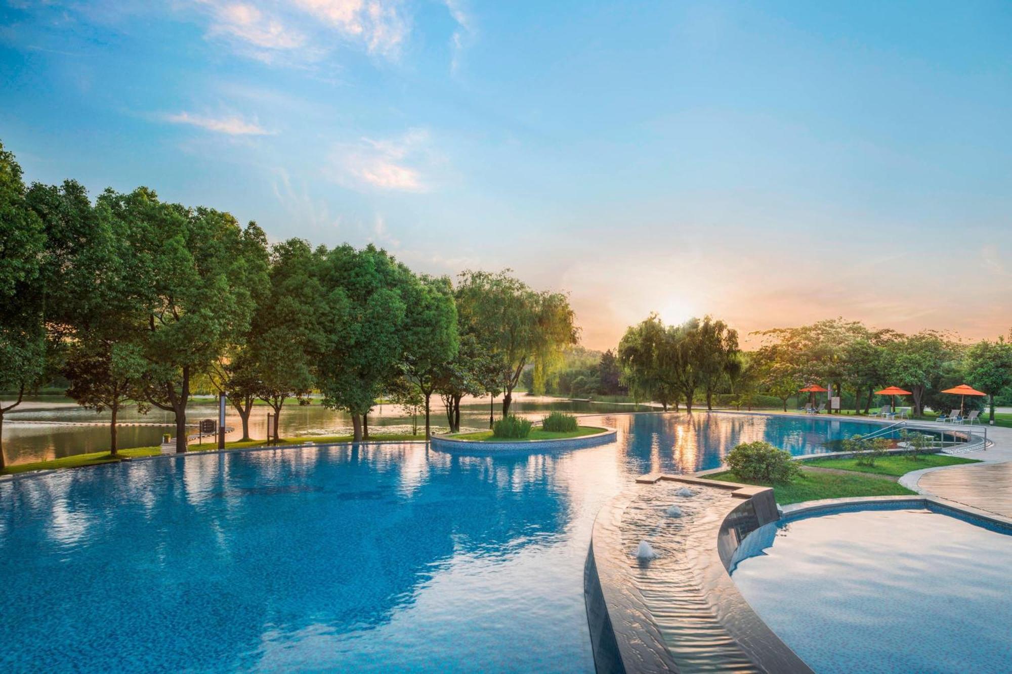 เดอะ ยูลุกซ์ เซอซาน เซี่ยงไฮ้ อะ ทรีบิวต์ พอร์ตโฟลิโอ โฮเต็ล Hotel Songjiang ภายนอก รูปภาพ