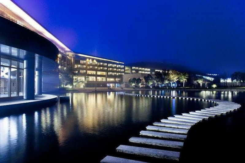 เดอะ ยูลุกซ์ เซอซาน เซี่ยงไฮ้ อะ ทรีบิวต์ พอร์ตโฟลิโอ โฮเต็ล Hotel Songjiang ภายนอก รูปภาพ